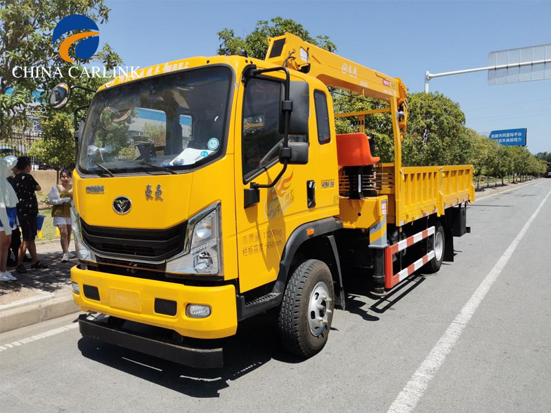 Grue montée sur camion SINOTRUCK Homan